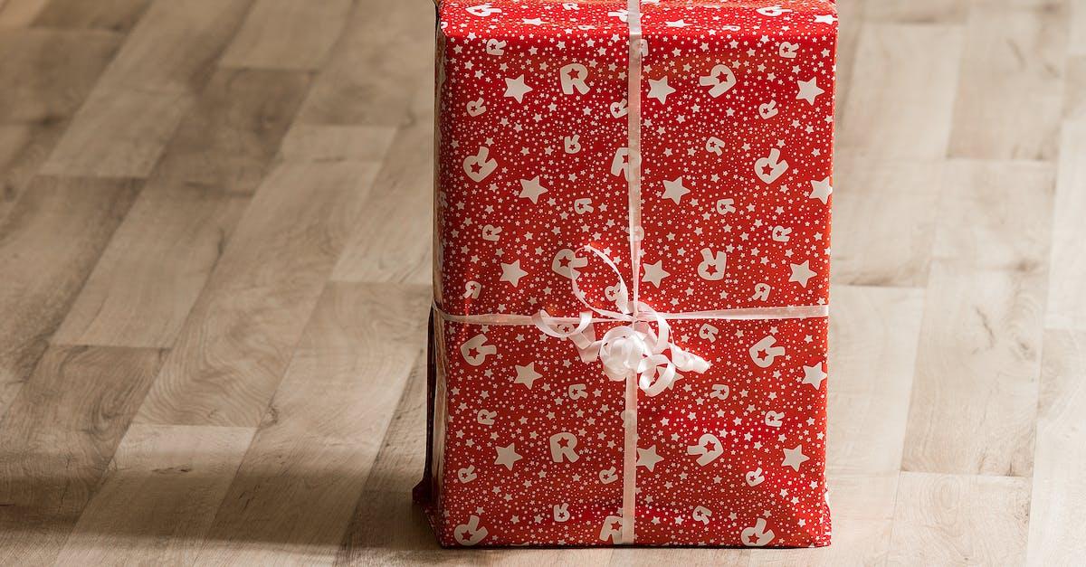 Danskerne sparer penge på julegaverne i år